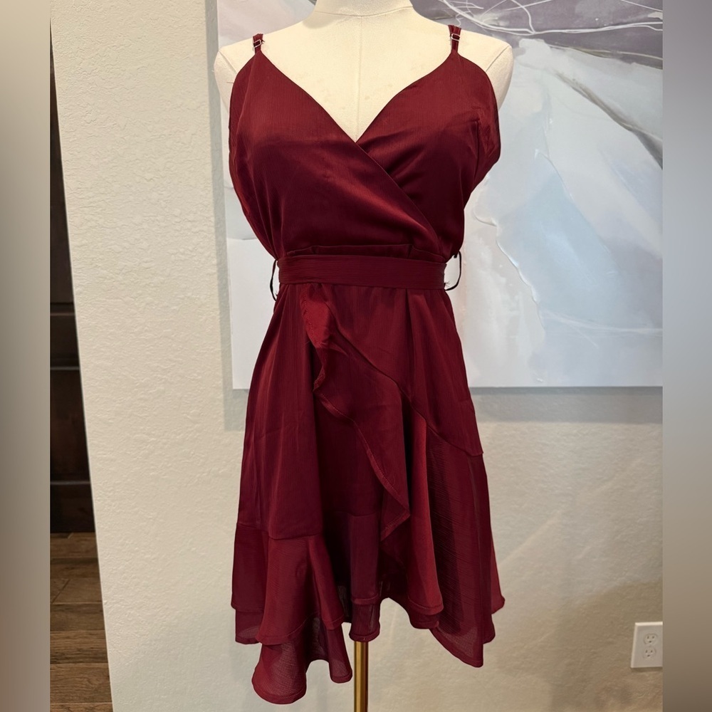 Women’s Here Comes The Sun Strapless Ruffle Dress- Size Medium- Maroon/Burgundy